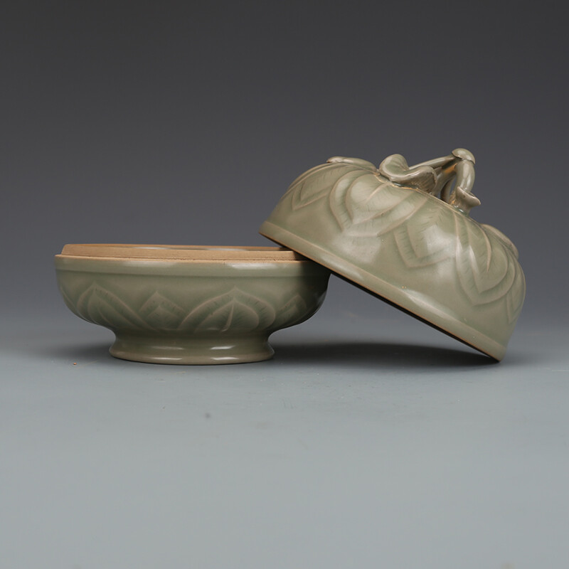 4.5″ China Yue Kiln Secret Color Glaze Porcelain Lotus Flower Lid Box