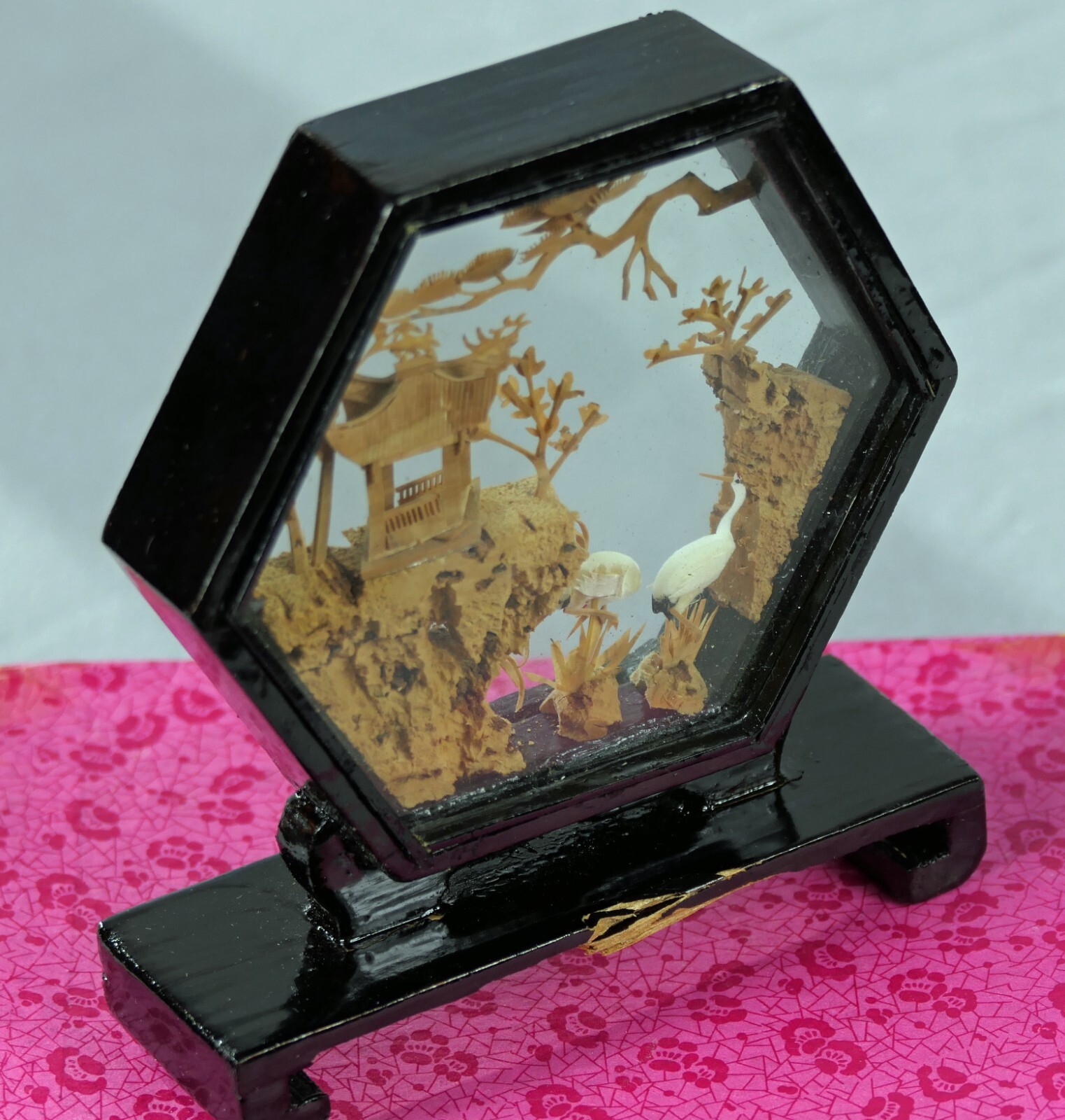 VINTAGE 3-D CHINESE CORK DIORAMA IN PLEXI~GLASS w EBONY HEXAGONAL FRAME & STAND