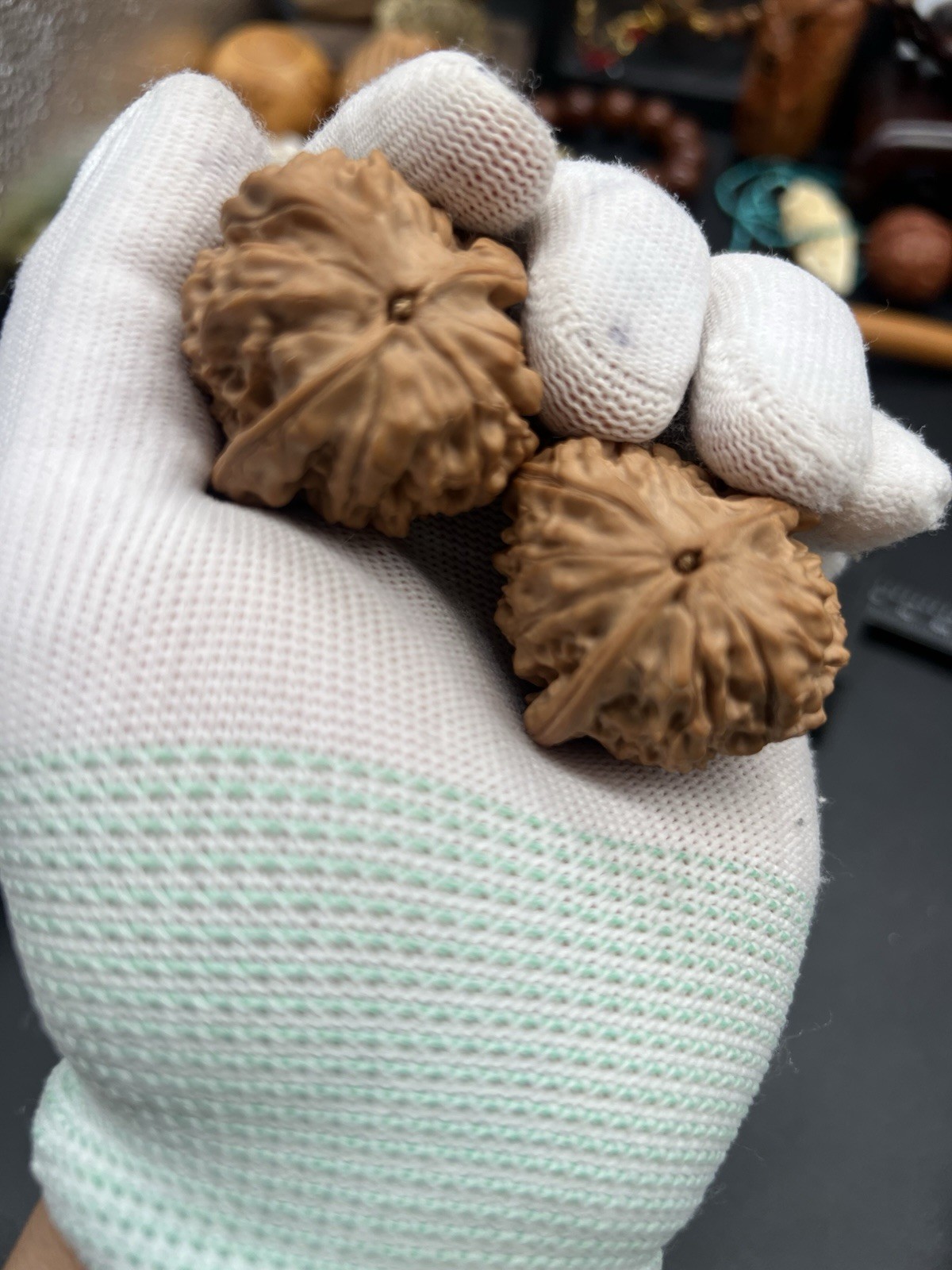 Pair of Match Chinese Health Walnut 36×40×45.5mm 精配文玩核桃～大异性半臂江山
