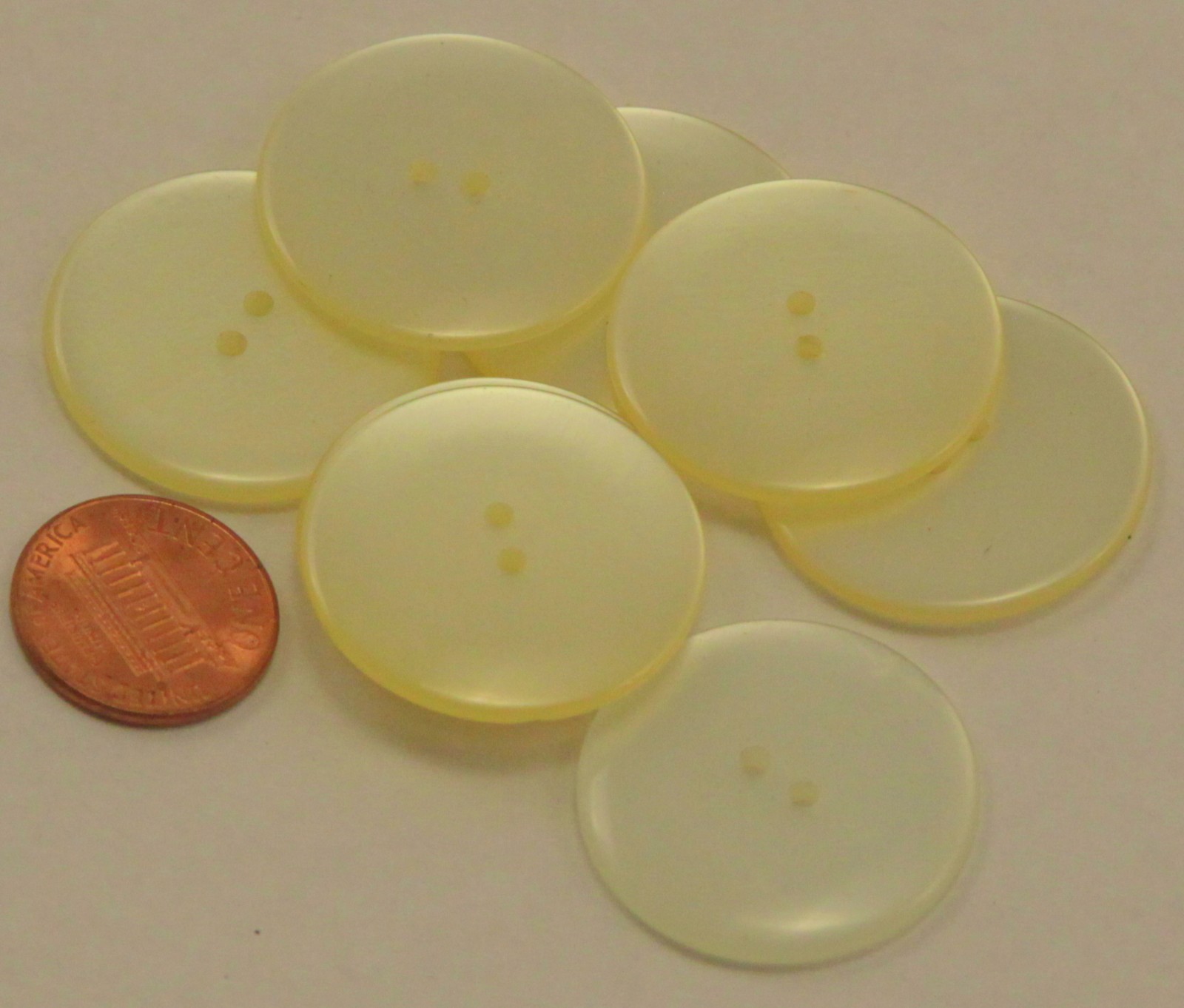 Lot of 8 Large Pearlized Creamy Pale Yellow Plastic Buttons 1 1/8″ 29mm # 6619