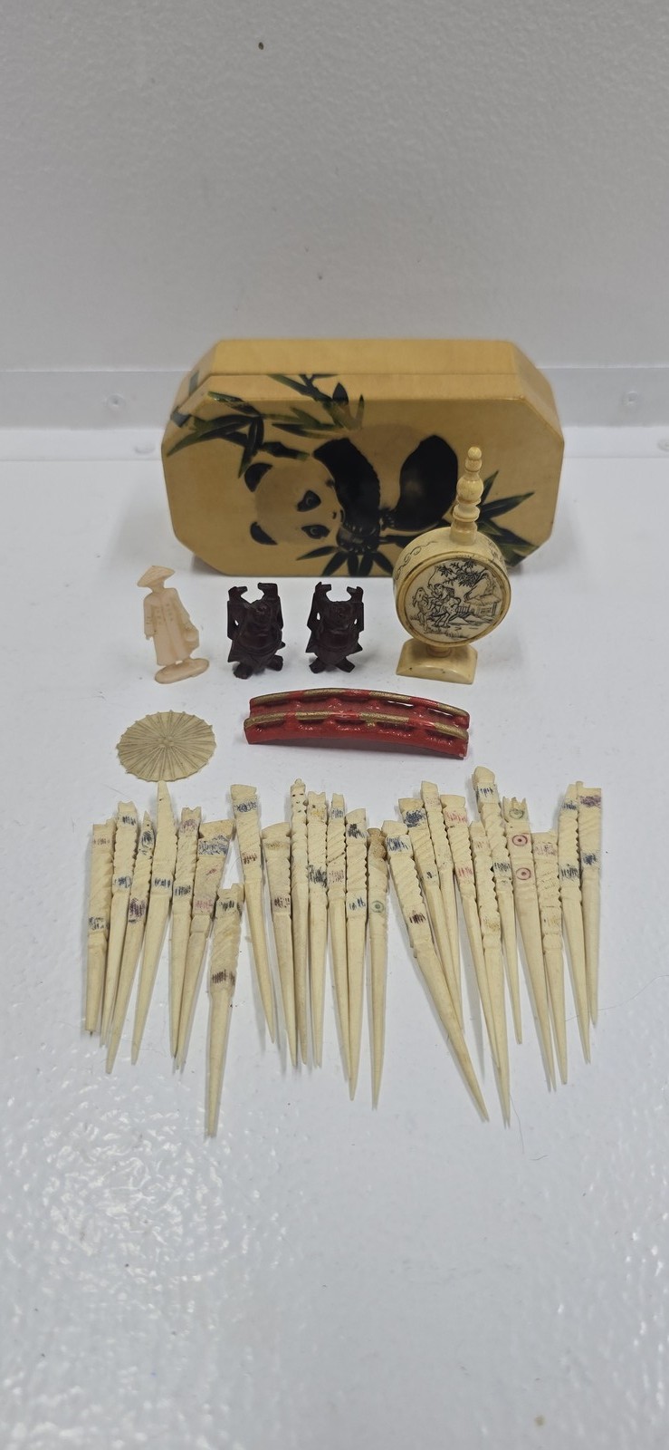 Vintage Chinese Collectibles Set Panda Box Carved Figures Snuff Bottle