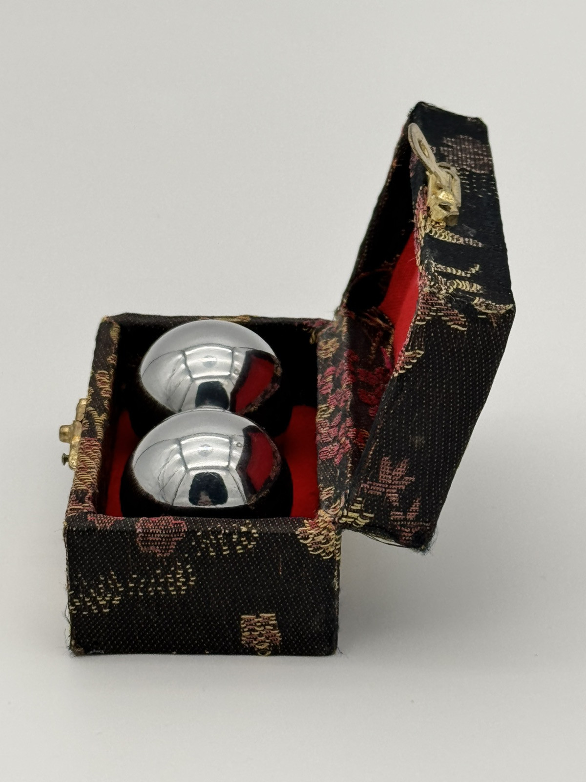 Vintage Shouxing Chinese Stress Relief Meditation Ringing Iron Chime Balls
