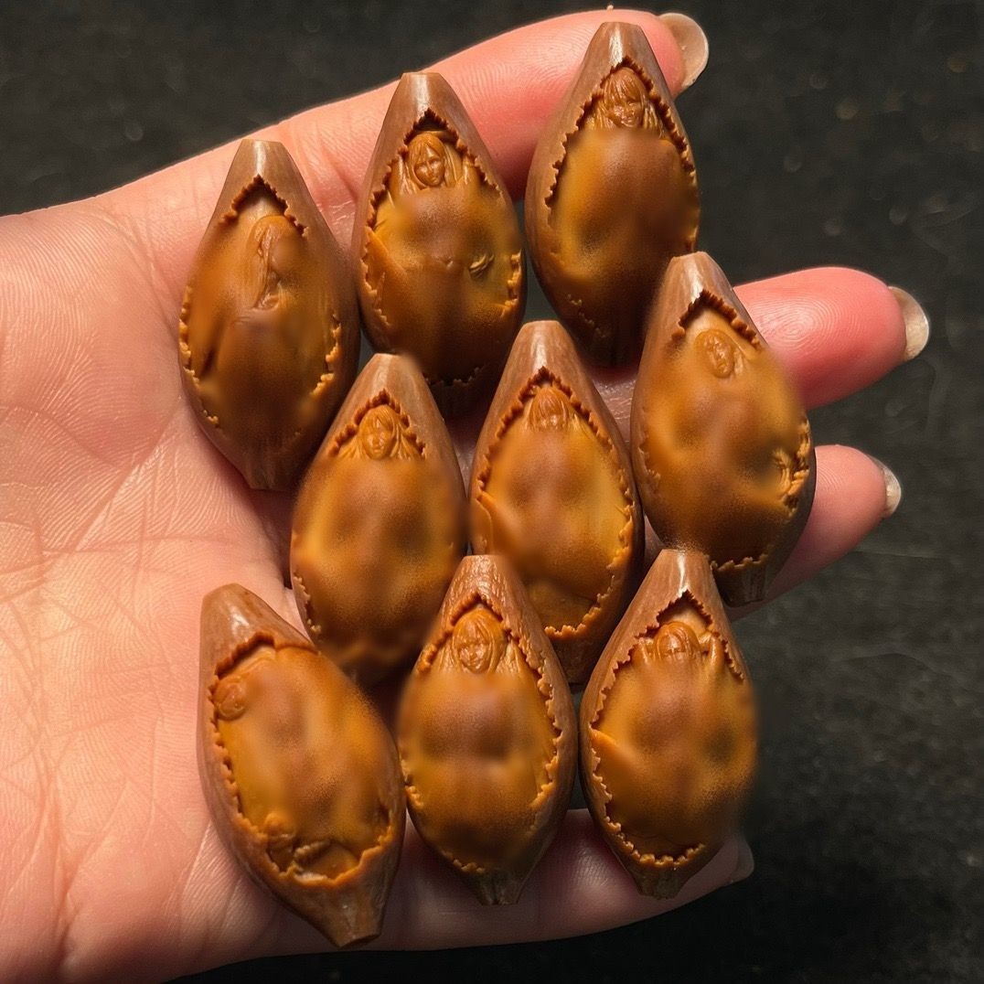 Hand Carved Olive Nut Beauty Relief Bracelet Chinese Collectible Art Bracelet