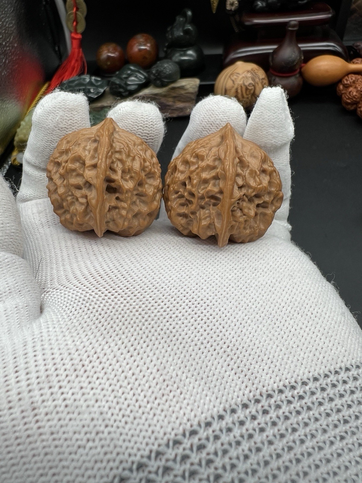 Pair of Match Chinese Health Walnut 38×37×36mm 精配文玩核桃～刀子狮子头