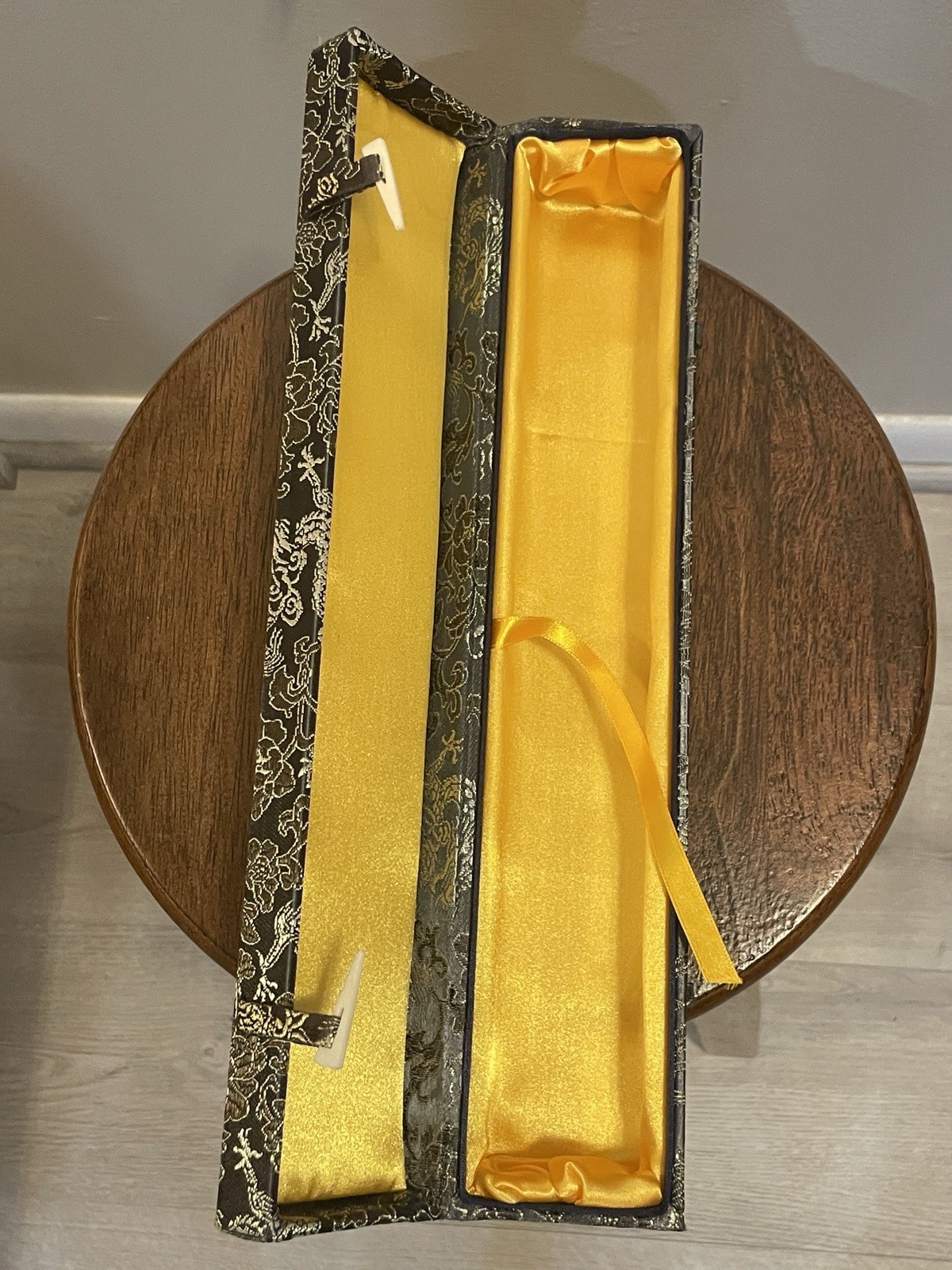Chinese Shu Brocade Silk Scroll Pandas Wall Hanging Art Textile Presentation Box
