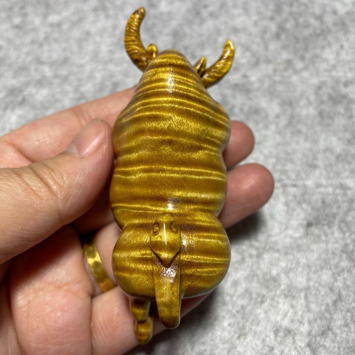 Golden Nanmu Ox Hand Piece Water Wave Grain Carved Decor (Random Color) Gift
