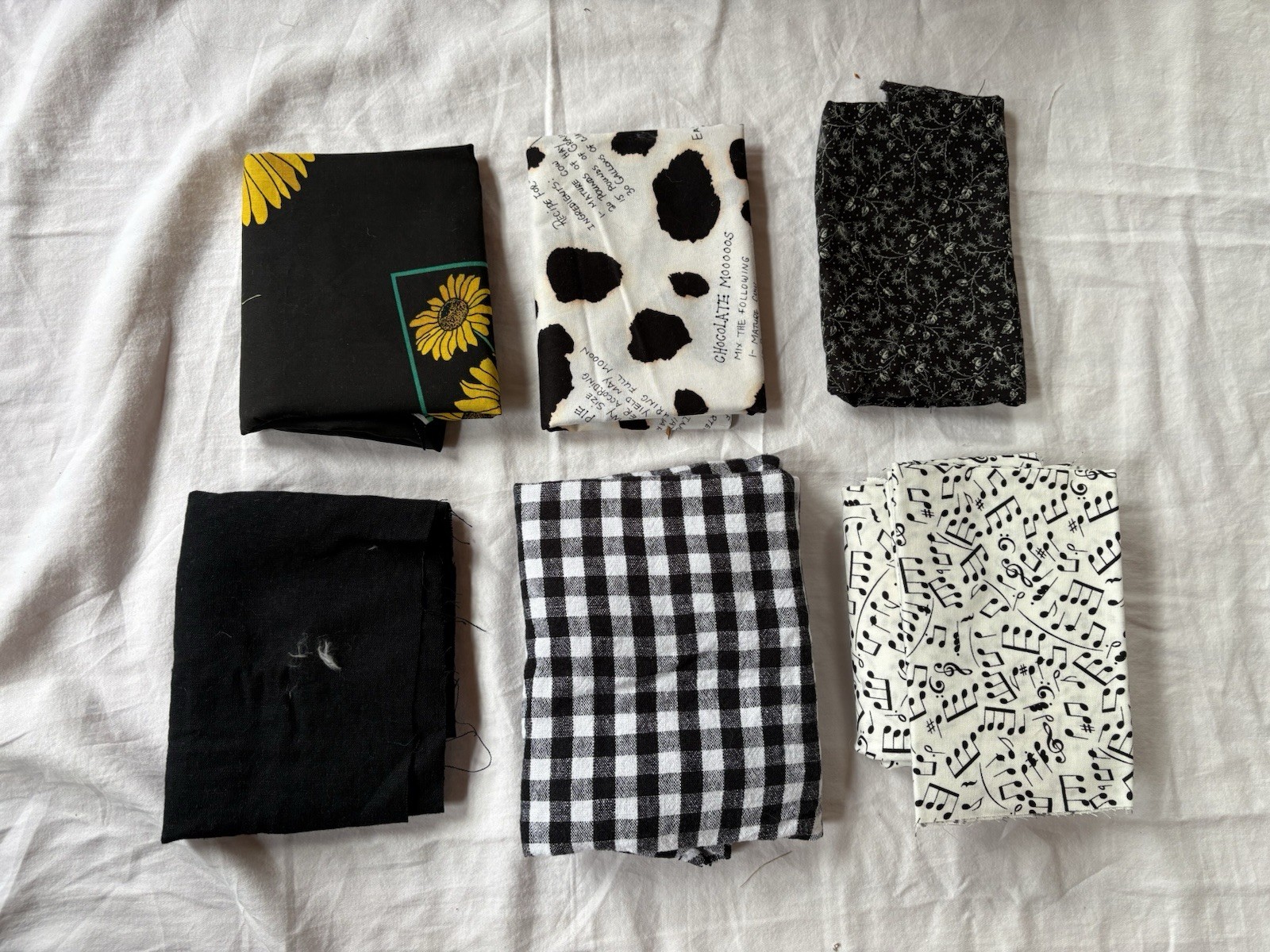 Fabric Remnants & Scraps Lot – Vintage Fabric – Large Lot – 10+ Pounds Of Fabric