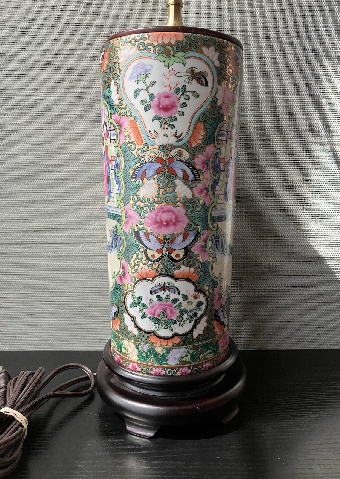 Vintage Chinese Porcelain Figural Famille Rose Cylinder Vase Lamp, Working