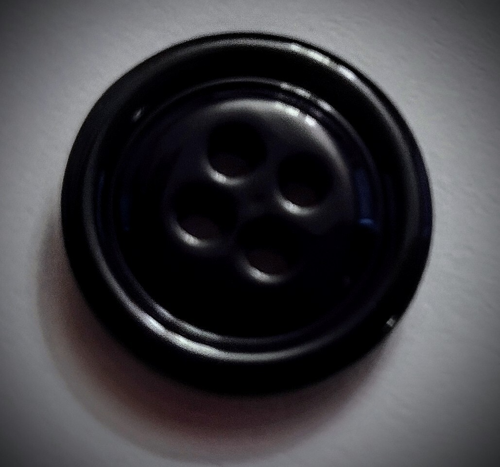 5/8″ 4-Hole Heavy Black Craft/Clothing Buttons