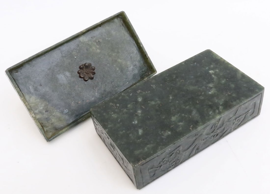 Chinese Spinach Green Neprite Jade and Carnelian Parrot Rectangular Box