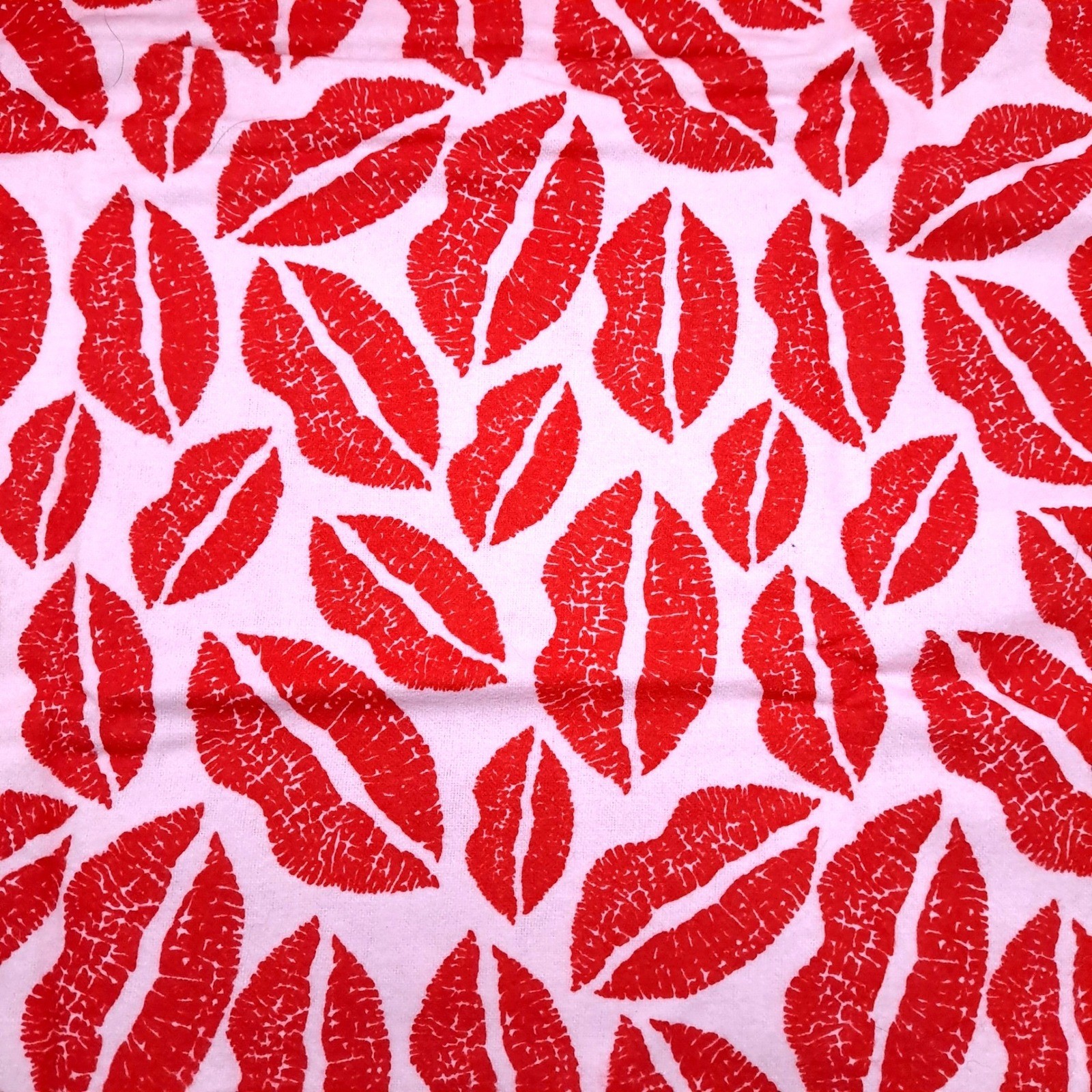 JoAnn VTG Cotton Flannel Fabric 29″x44″ Red Pink Lipstick Kisses Retro Novelty
