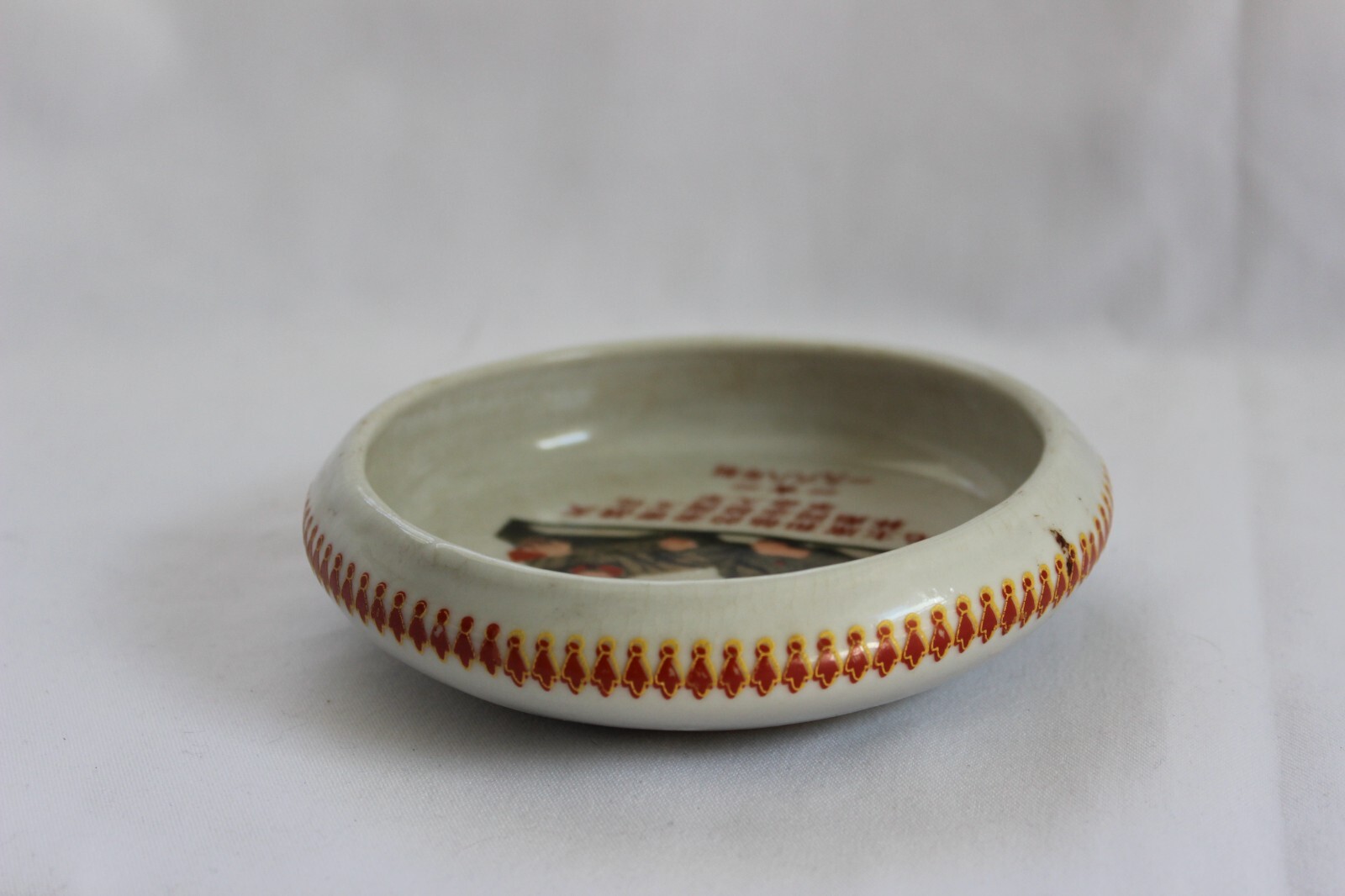 Vintage Chinese Cultural Revolution Mao Tse Tung Ashtray Ceramic With Crazing 5”