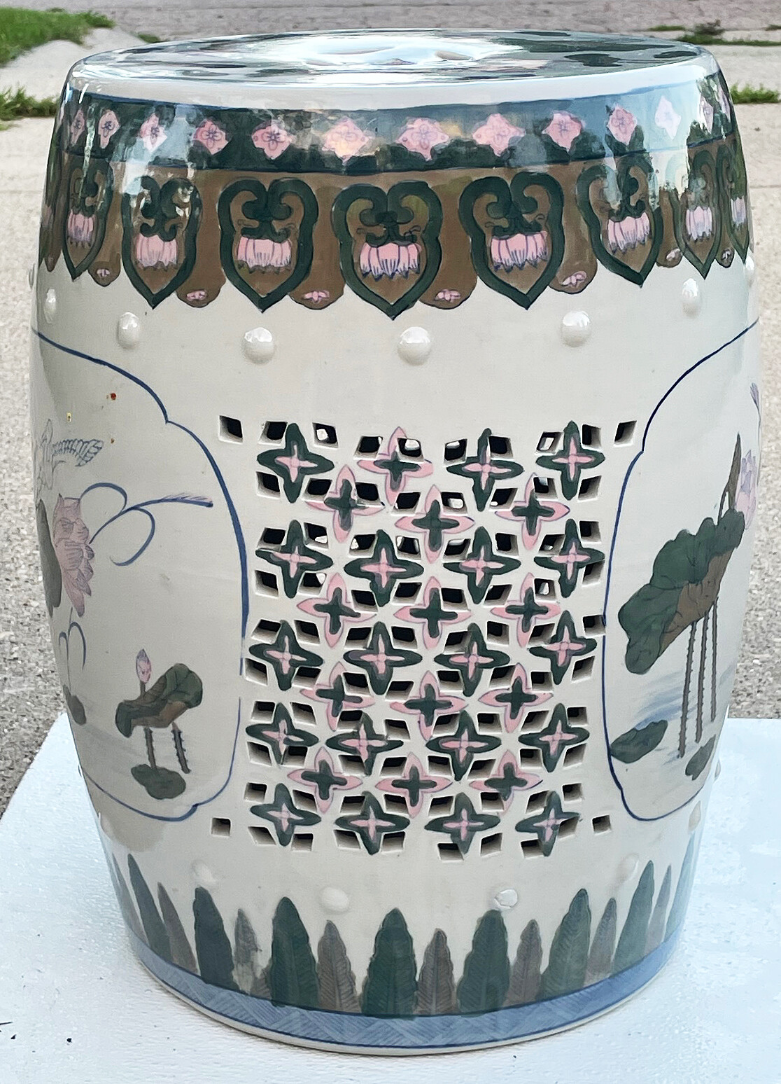 CHINESE 18″ PORCELAIN POTTERY GARDEN STOOL W/ LOTUS AND CRANES FAMILLE BEAUTIFUL