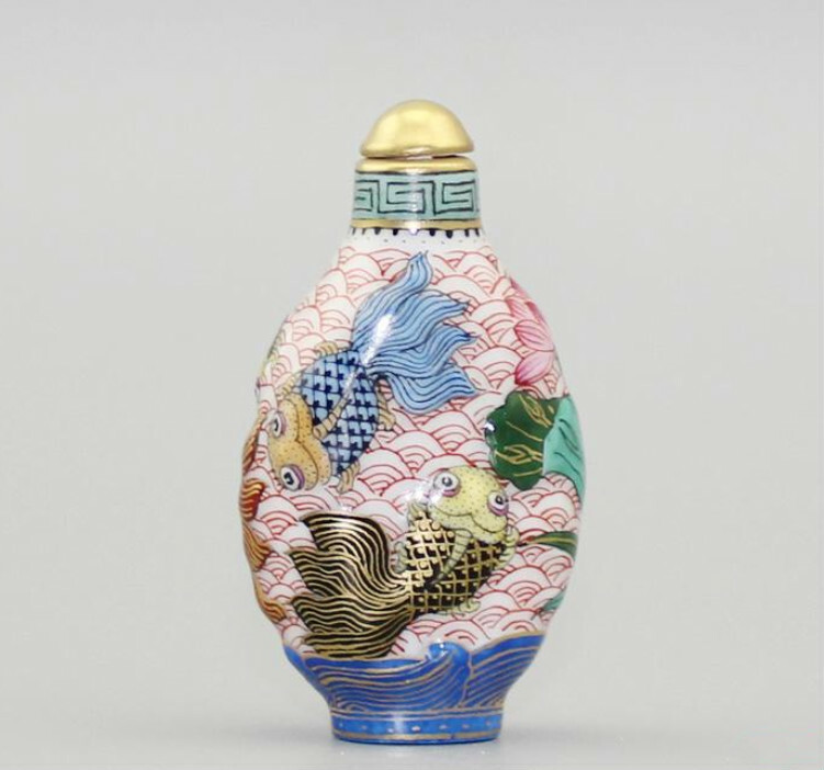 China Porcelain HandPainted Depict Gold Famille Rose Goldfish Lotus Snuff Bottle