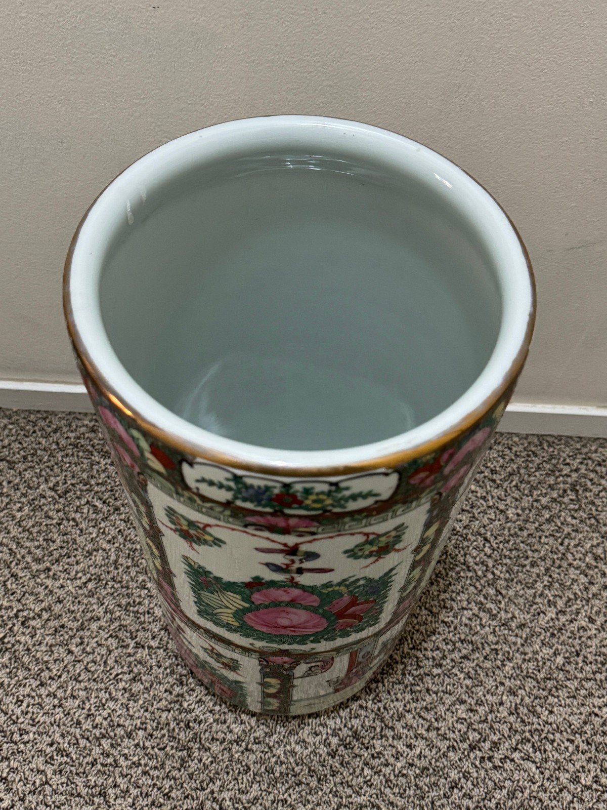 Vtg Mid 20th c. Chinese Famille Rose Medallion Umbrella Stand Entryway Holder