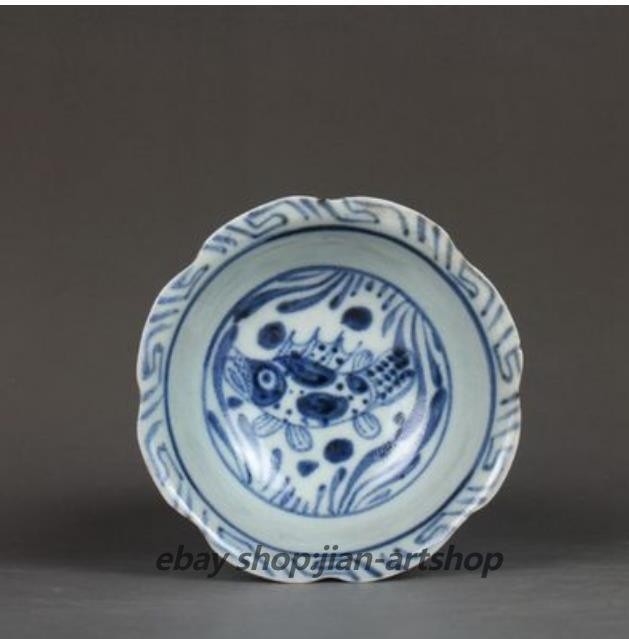 3.1″ Chinese Blue-and-white Porcelain Animal Fish Algae Fancy Top Cup