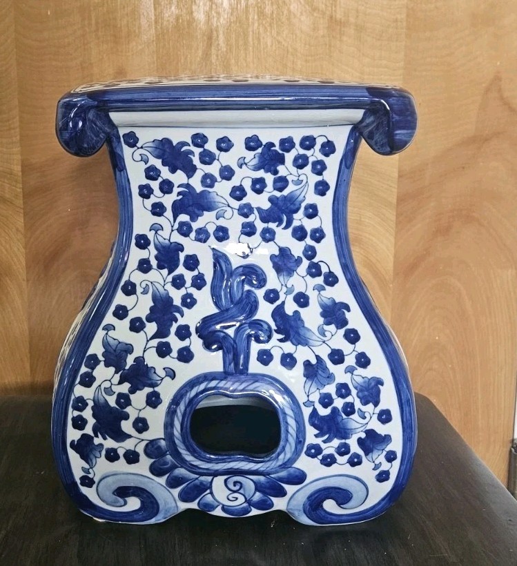 Beautiful Hand Painted Blue & White Chinoiserie Garden Stool Plant Stand Rare