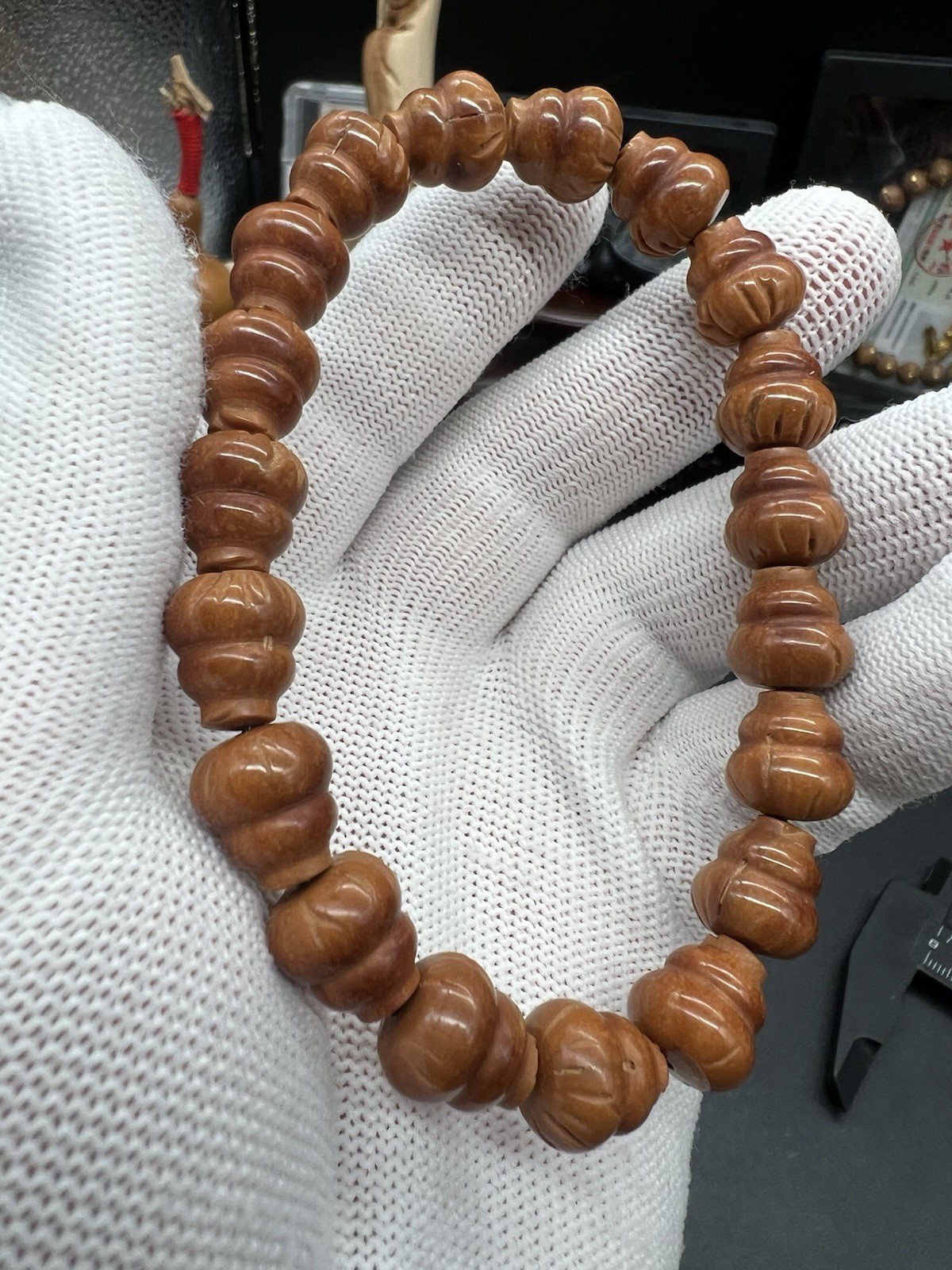 11x12mm dragon patterned peach pit carved gourd bracelet 龙纹桃核雕刻小葫芦手串