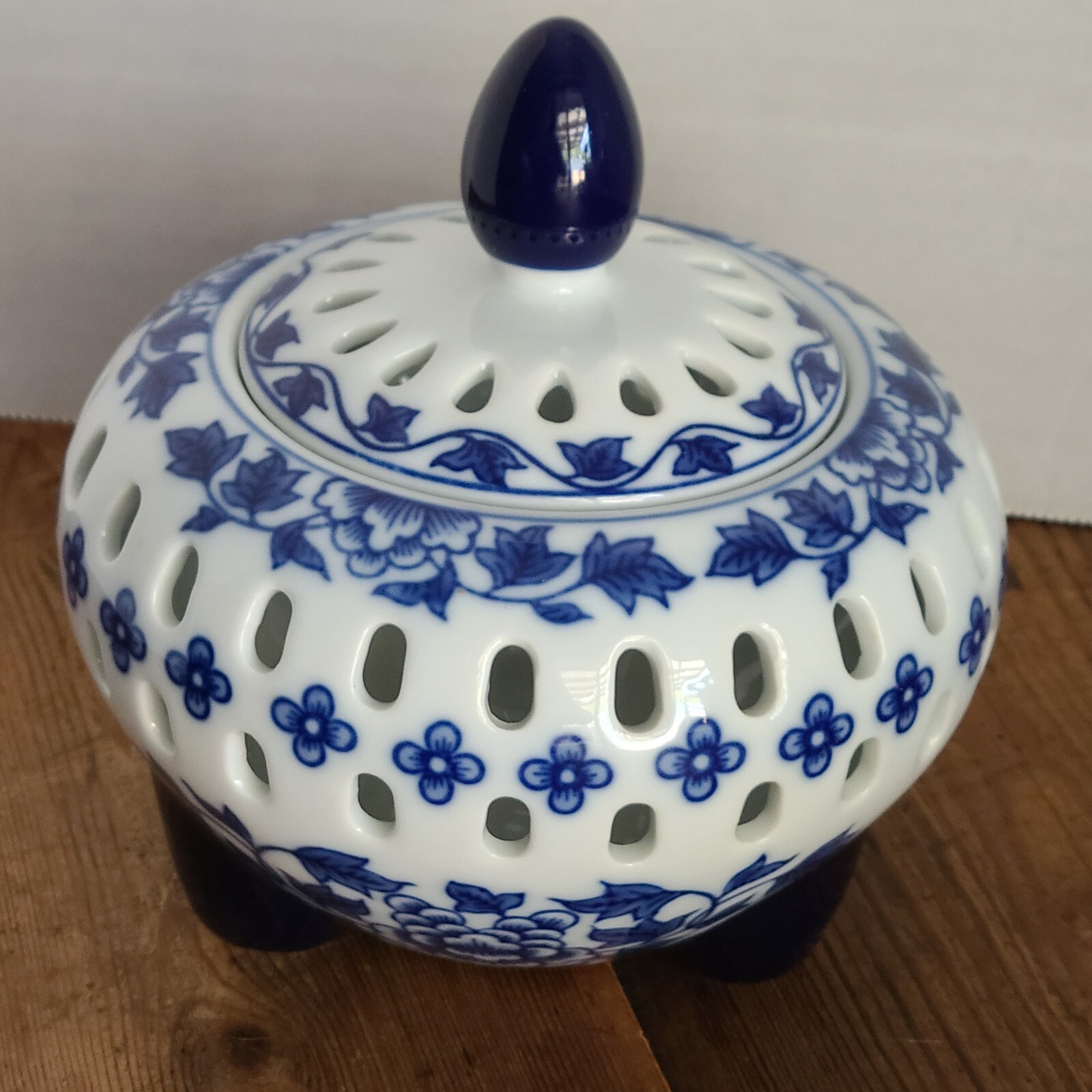 Vintage Bombay Incense Burner Blue & White 6″ in Diameter