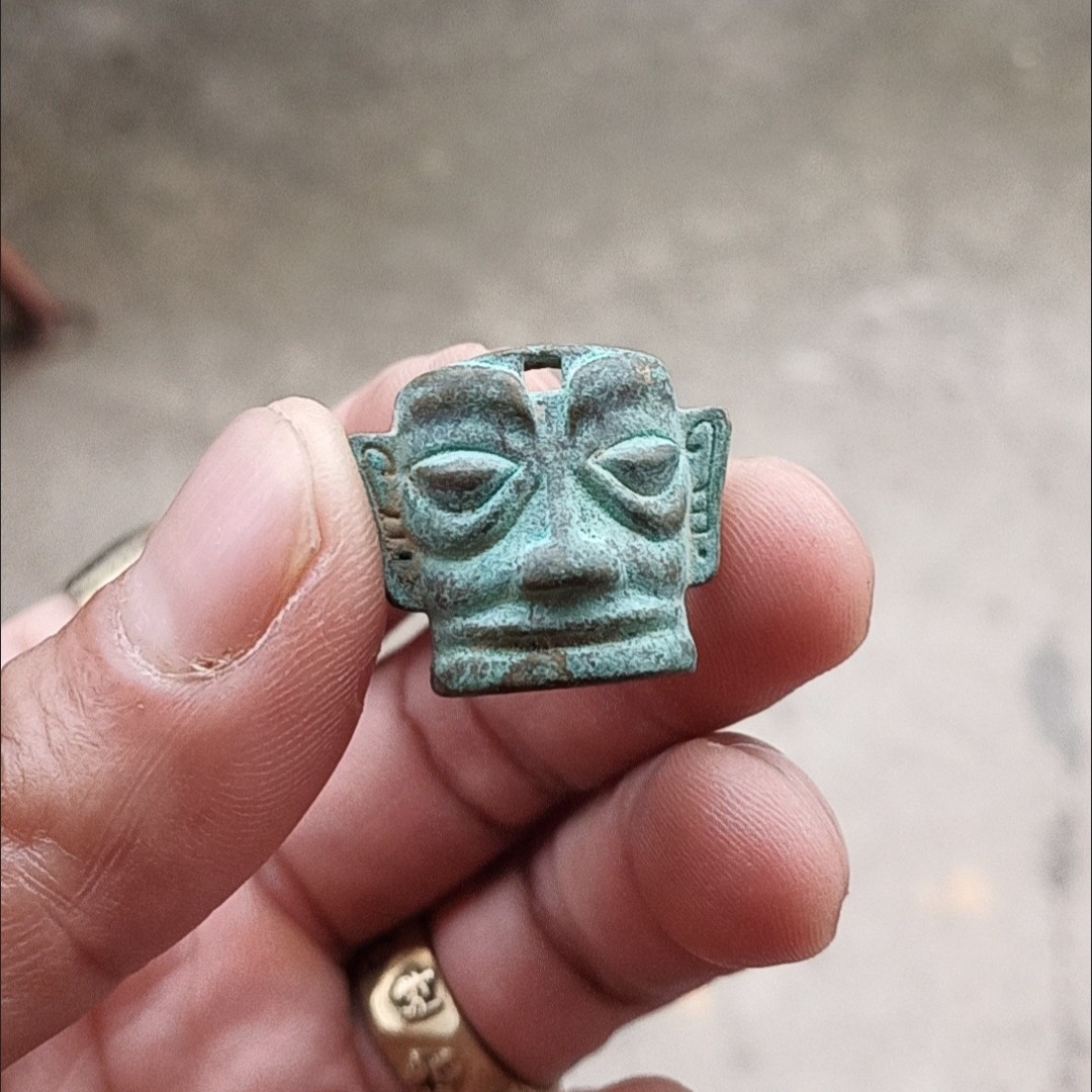 Vintage Bronze Sanxingdui Ring Antique Vertical Eye Mask Retro Craft Collectible