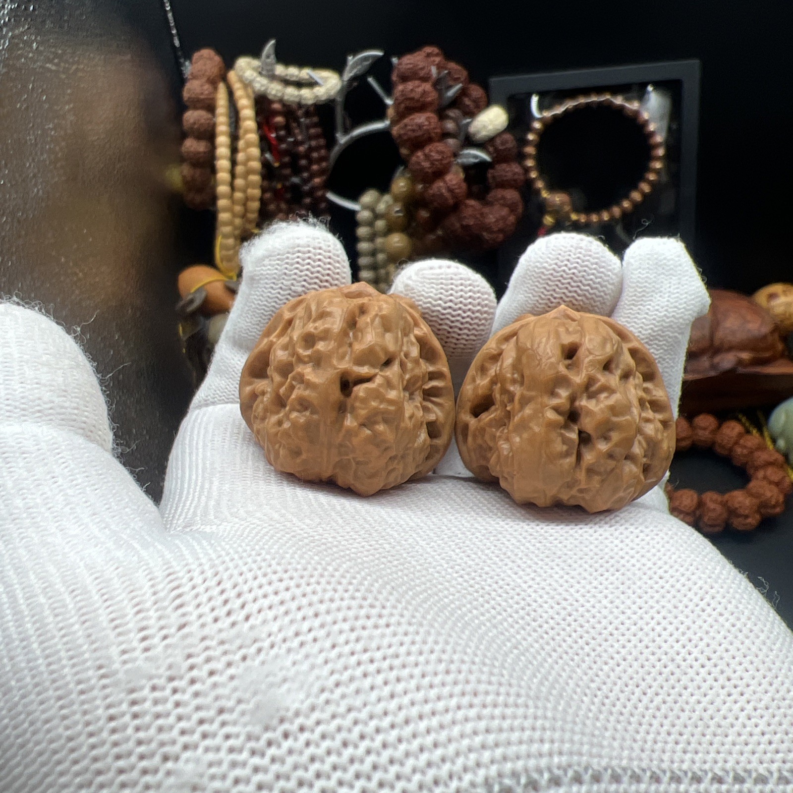 Pair of Match Chinese Health Walnut 36×38×31 精配文玩核桃金蟾蛤蟆头