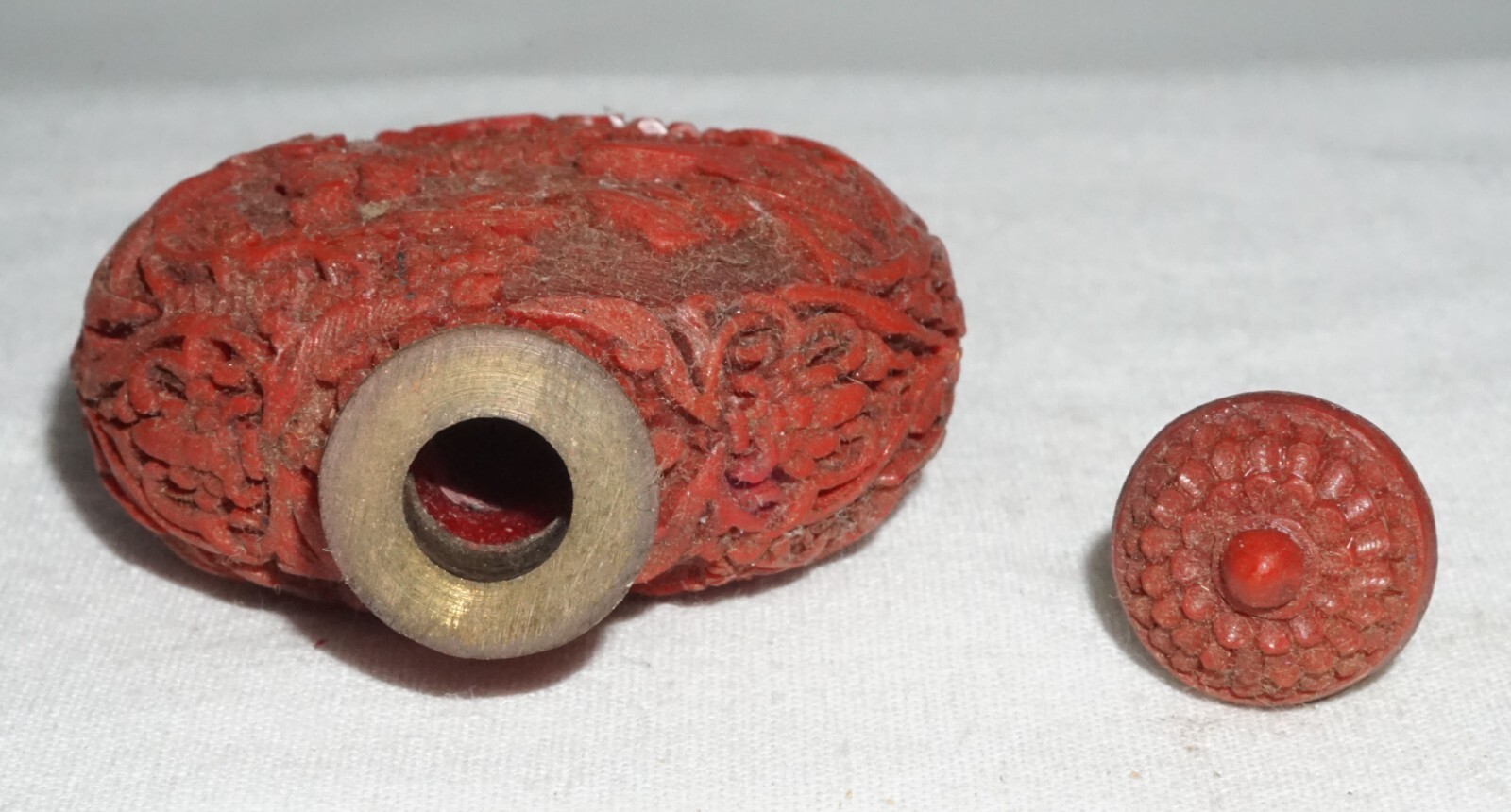 Vtg Chinese Cinnabar Style Snuff Bottle w Molded Figure Motif Reign (LLA) IC
