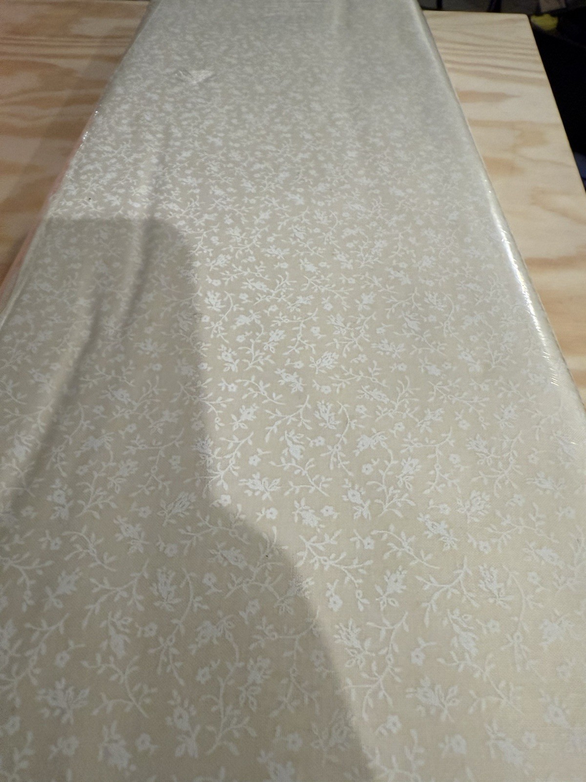 100% Cotton ~ White Floral ~ By The 8 Yd Bolt ~ Price Is Per Bolt