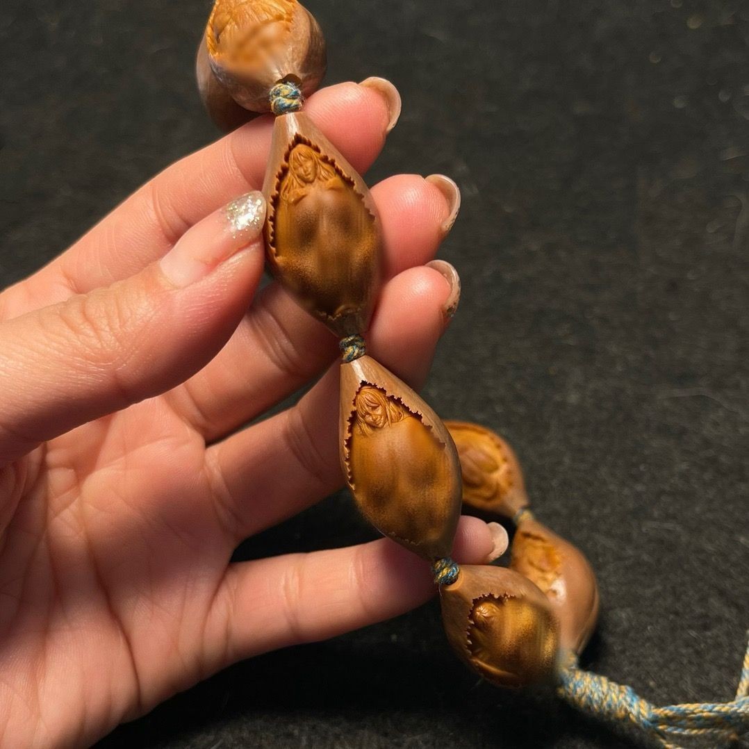 Hand Carved Olive Nut Beauty Relief Bracelet Chinese Collectible Art Bracelet