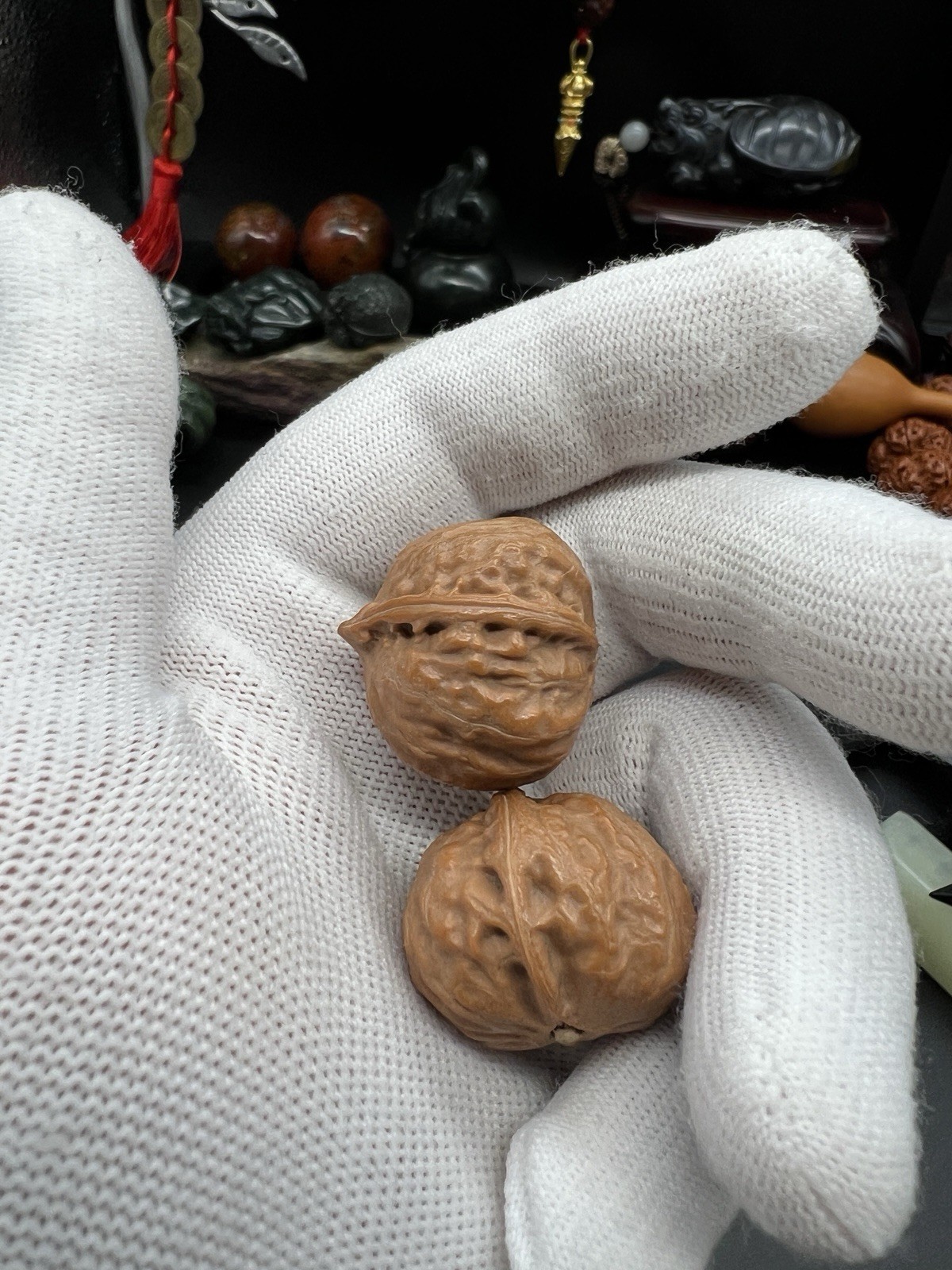 Pair of Match Chinese Health Small Walnut Collection精配文玩原装水滴💧秋子小手捻