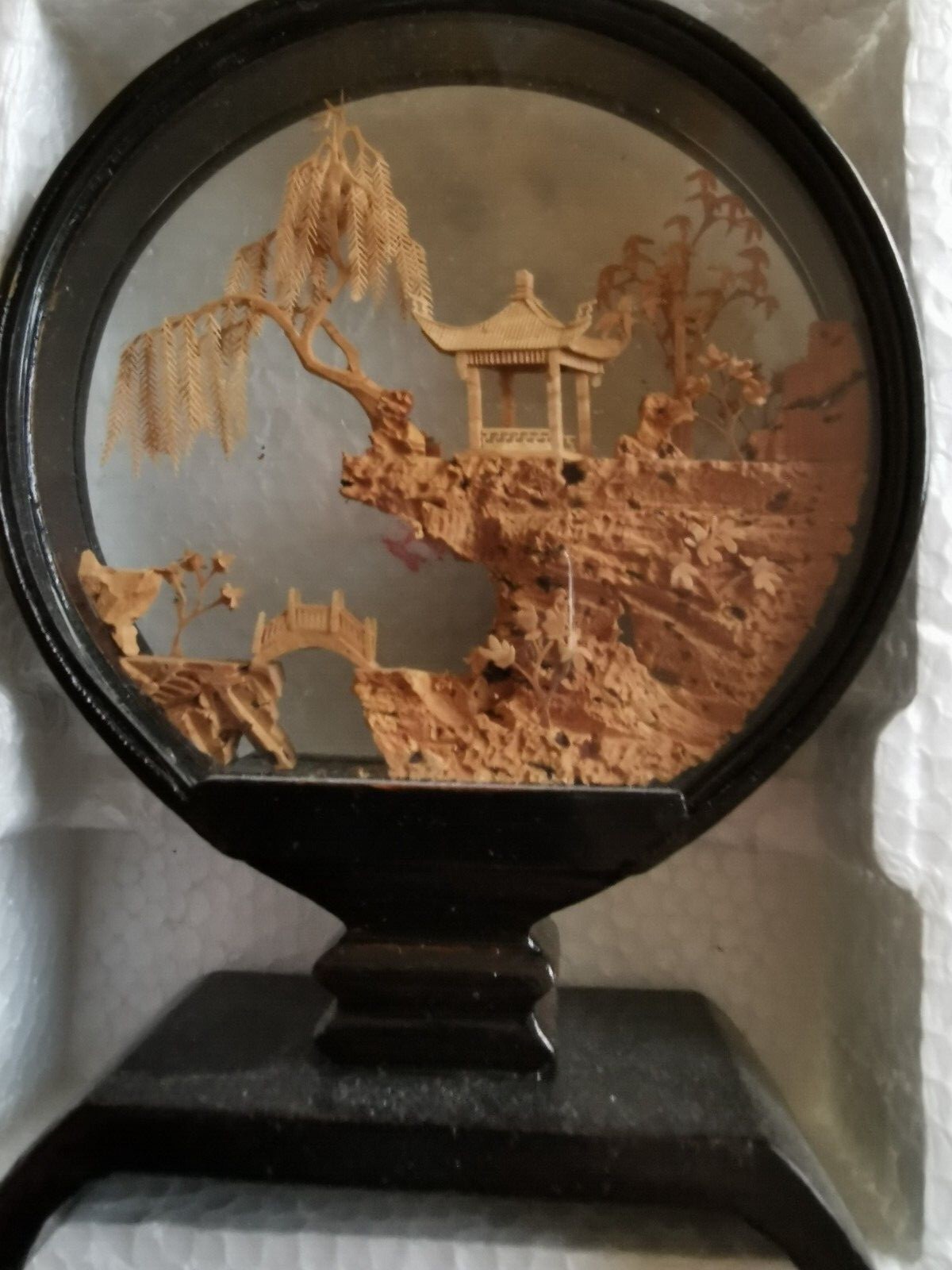 Vintage 软木雕 in a glass 底座， Vintage Cork Pictures Made in Fujian China in ~1980,