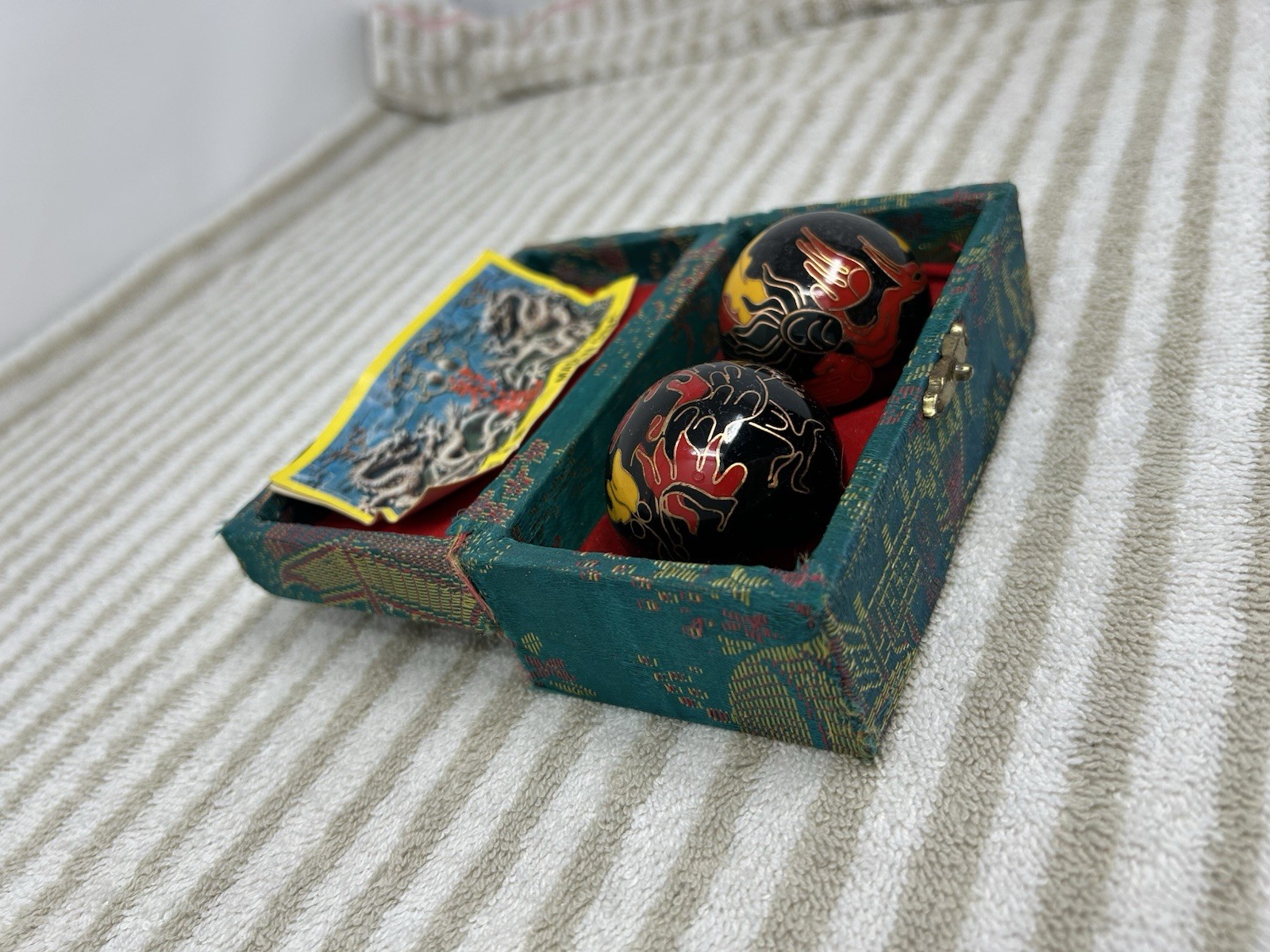 Chinese Harmony Balls Exercise HAND Therapy MEDITATION Metal Chiming DRAGONS Box