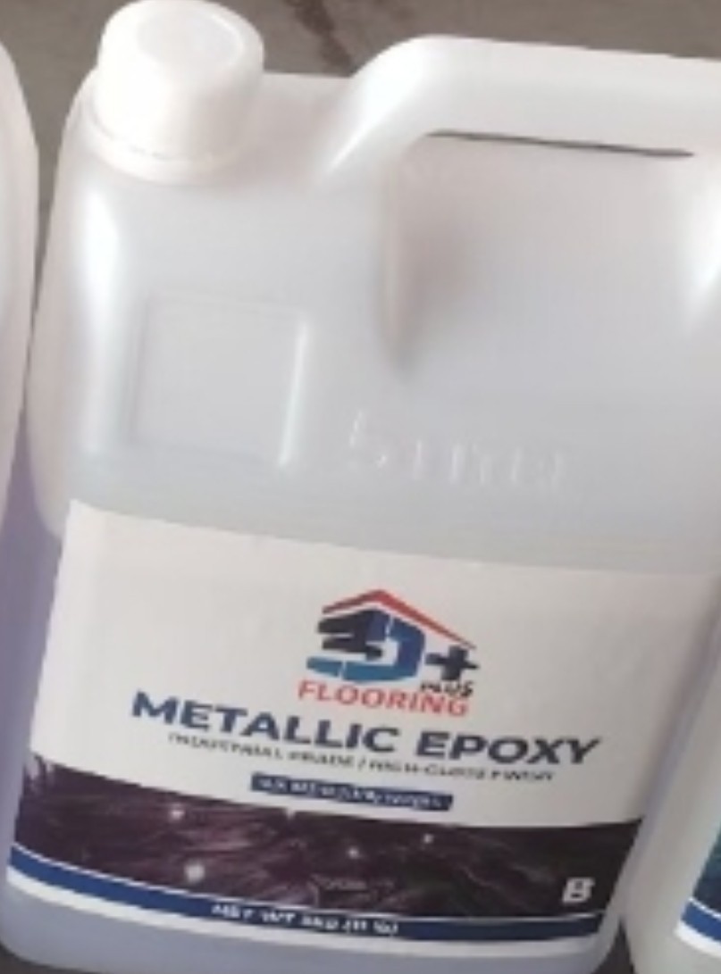 Four Galons epoxi cristal clear resin for flooring Ratio 3:1