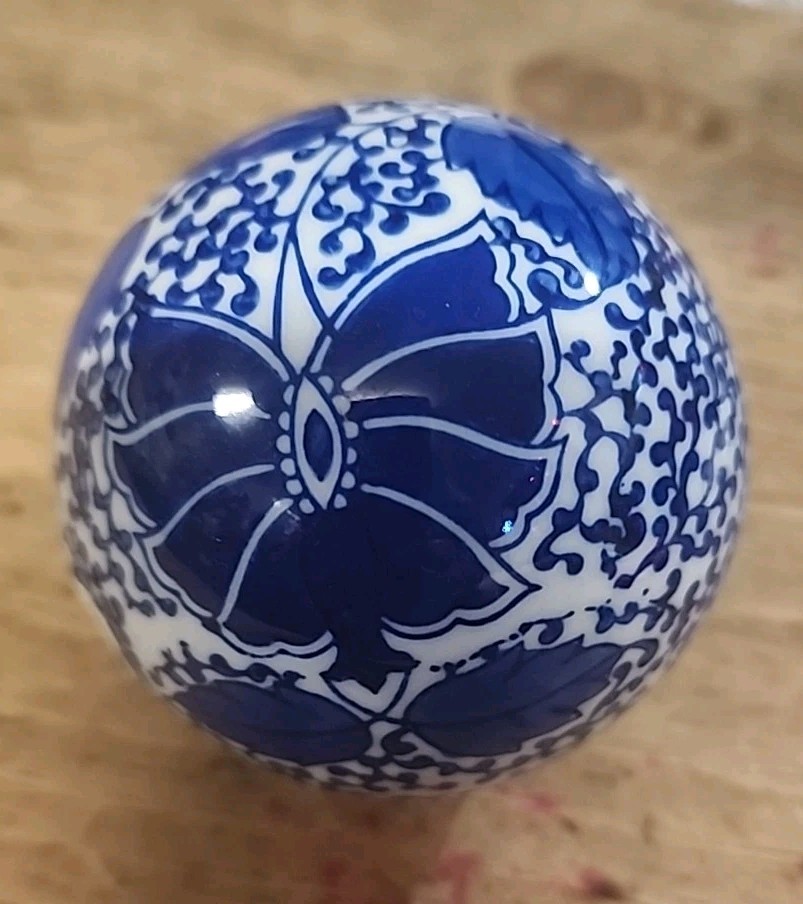 VINTAGE BLUE AND WHITE ASIAN Peacock DESIGN 3.25″ BALL DECOR