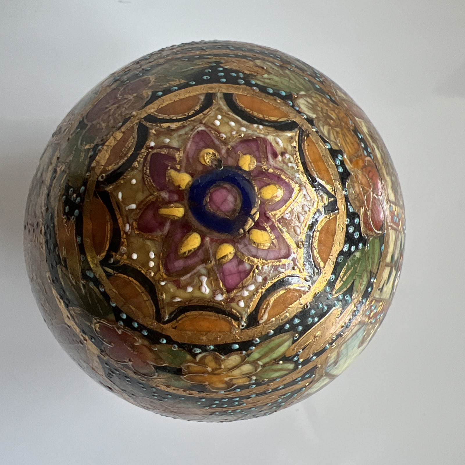 Vintage Chinese Satsuma Porcelain HandPainted Decorative Egg W/Geishas 4.5” Tall