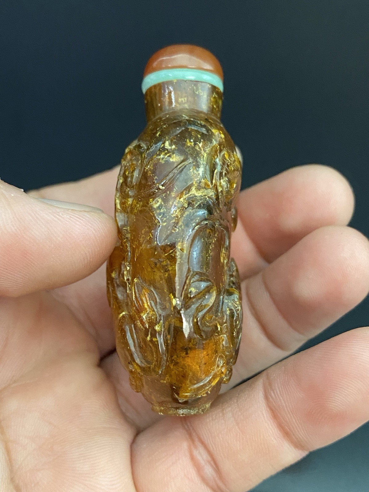 Antique Chinese Carved Honey Amber Foo Dog Lion Motif Snuff Bottle Carnelian Cap