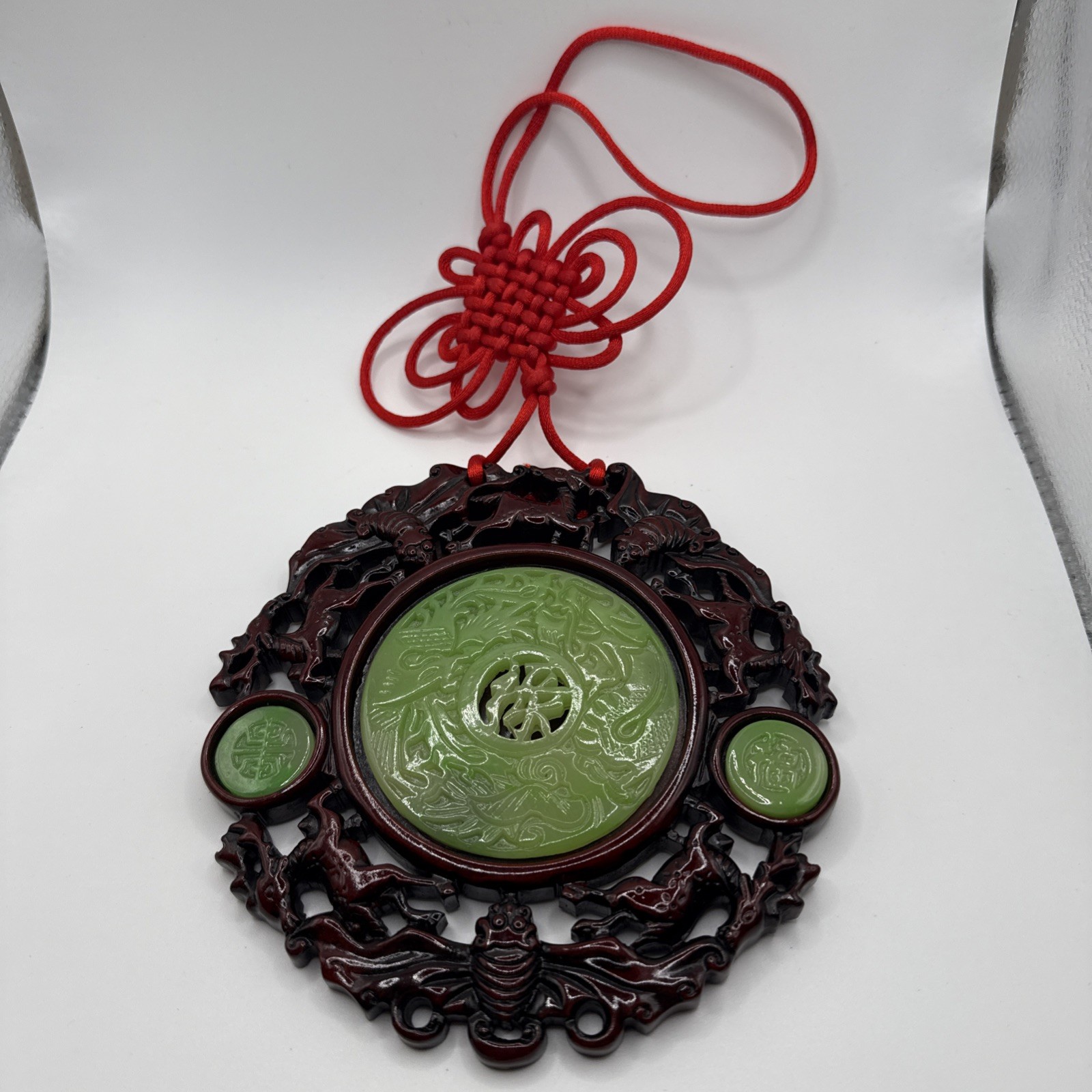 Vintage Chinese Culture Red Knot Faux Jade Wall Hanging