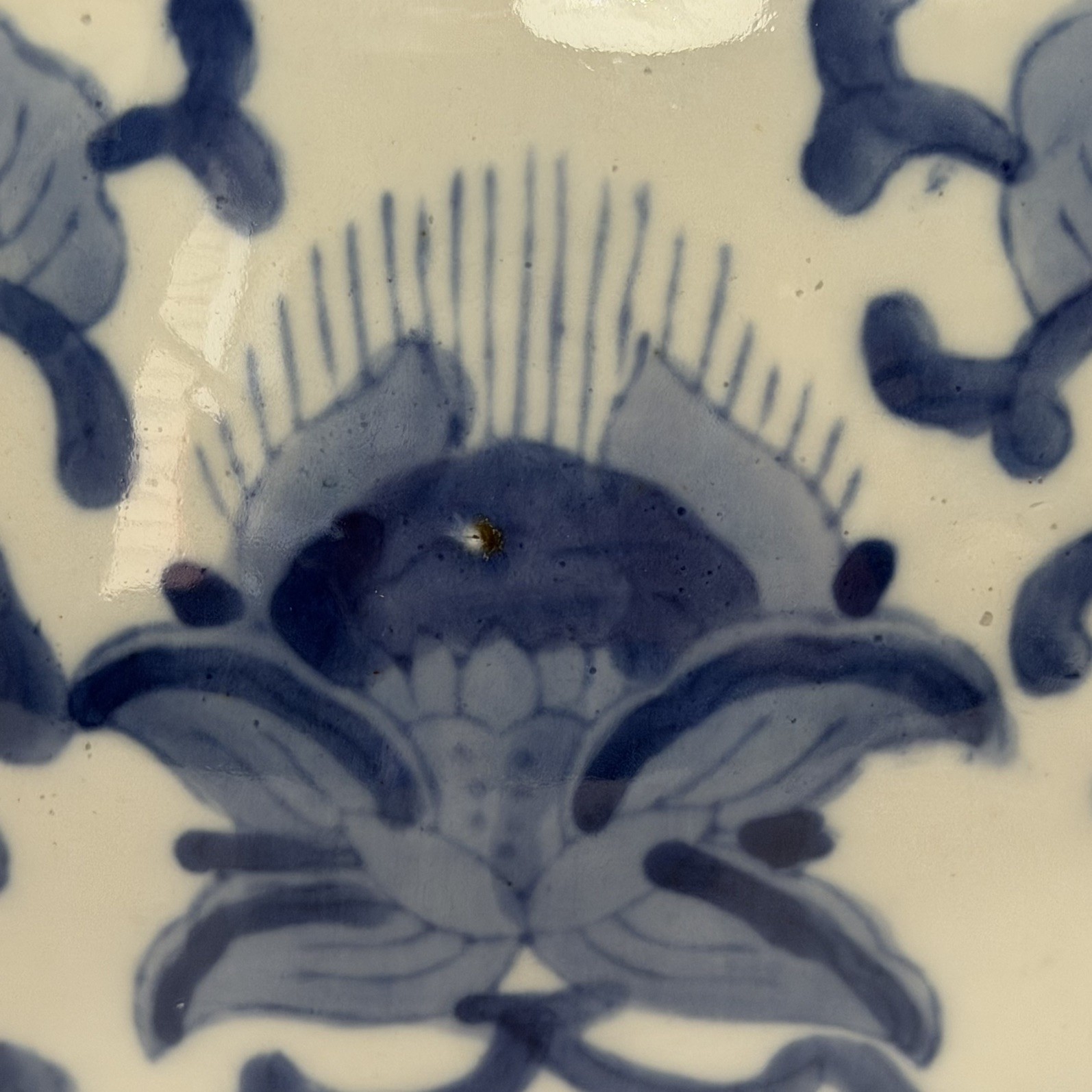 Vintage Chinese Oriental Blue&White Porcelain Floral Scroll Ginger Jar W/ Lid