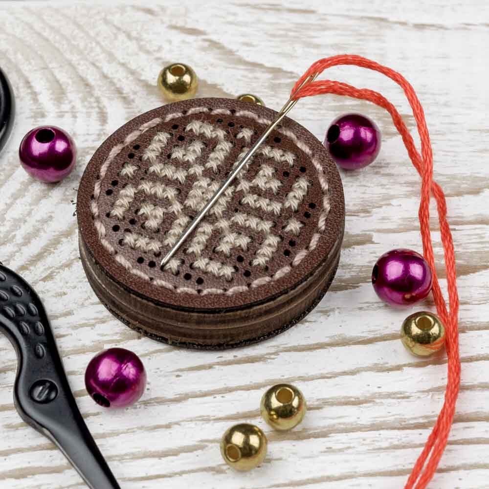 Wonderland Crafts Magnetic needle holder making kit FLTL-041