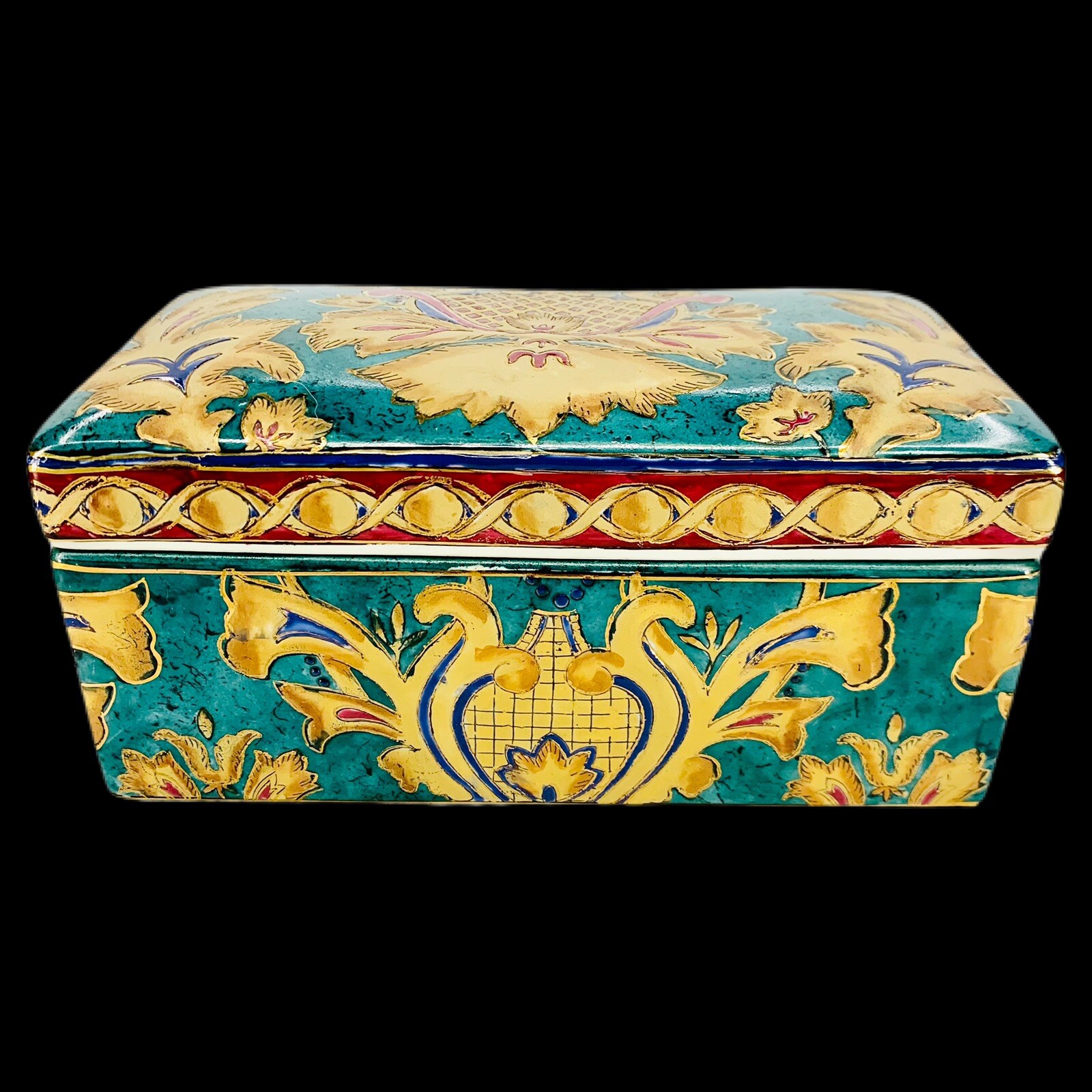 Oriental Accent ceramic box No chips or cracks Asian Art design Gold Inlay