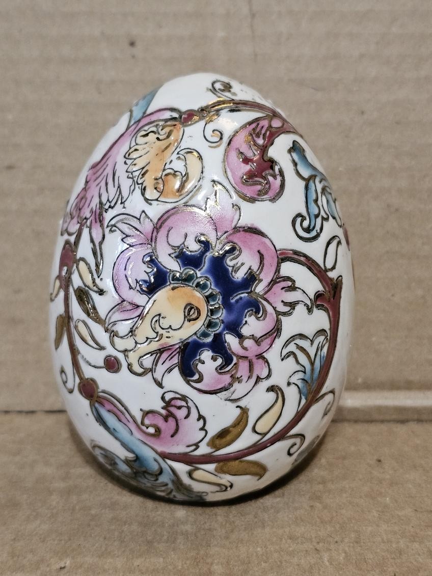 Vintage 4.5×3 Inch Chinese Porcelain Egg Textured Hand Painted With Gold Trim
